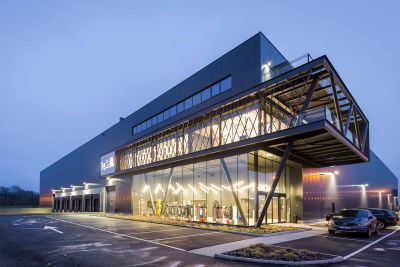 Un géant en acier pour du textile